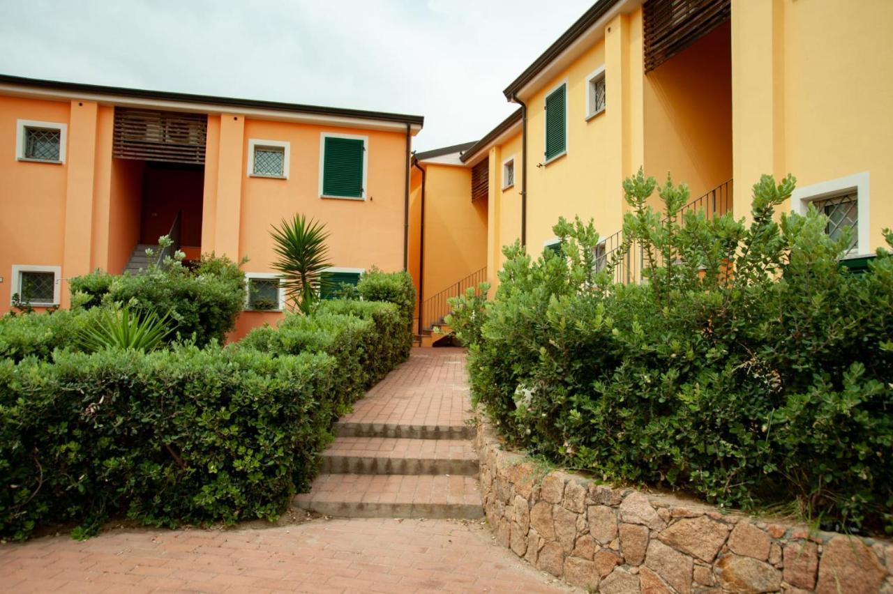 Residence Baia Delle Mimose Badesi Eksteriør bilde